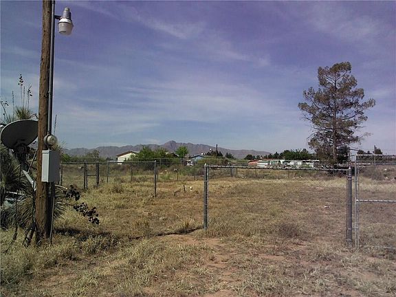 3rd image of 733 Oasis Dr