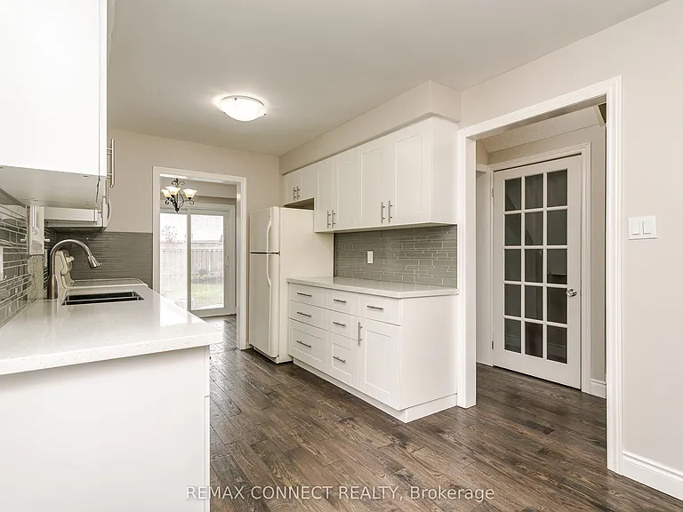 15 Kennedy Dr — Photo 7