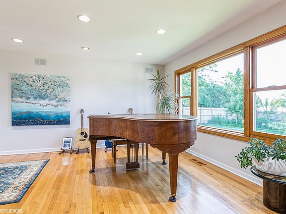 4th image of 3852 La Fontaine Ln