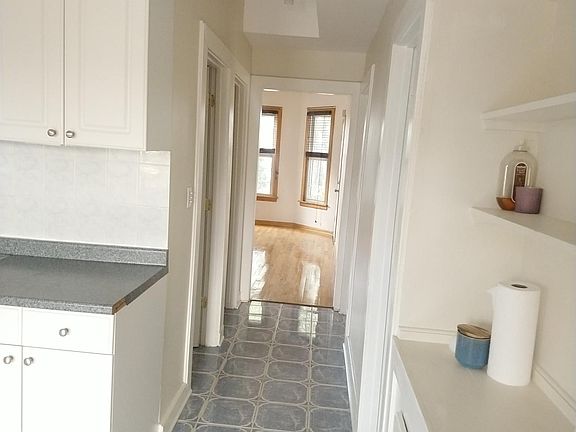 4th image of 3419 W Melrose St APT 2