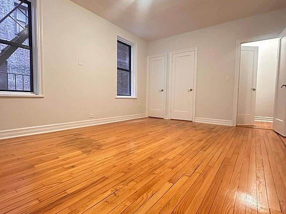 4th image of 4580 Broadway APT 1V