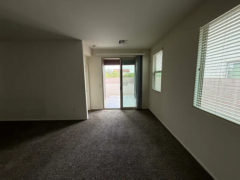 10450 S Cutting Horse Dr — Photo 8