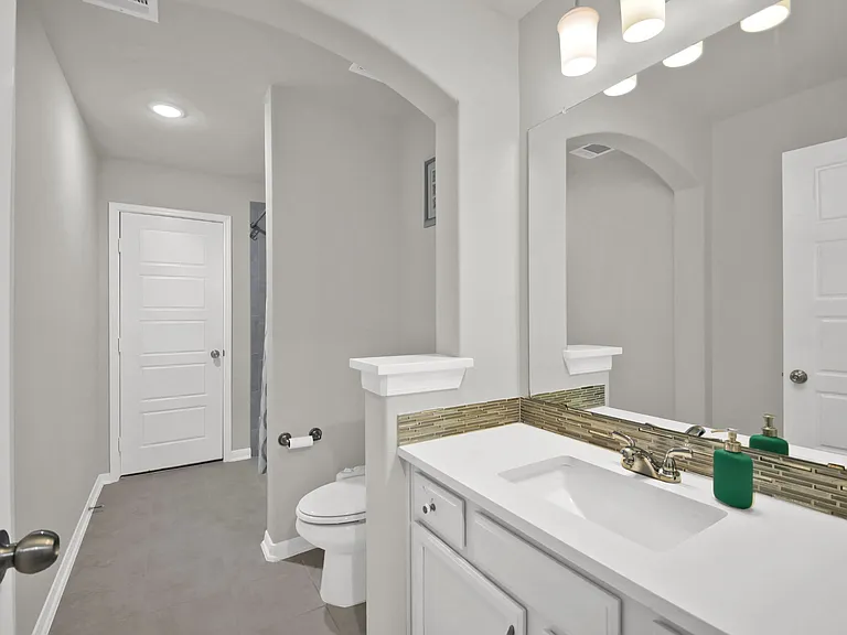 Bedroom 2 bathroom