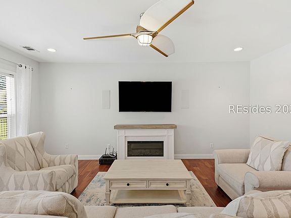 3rd image of 4 Maywood Way