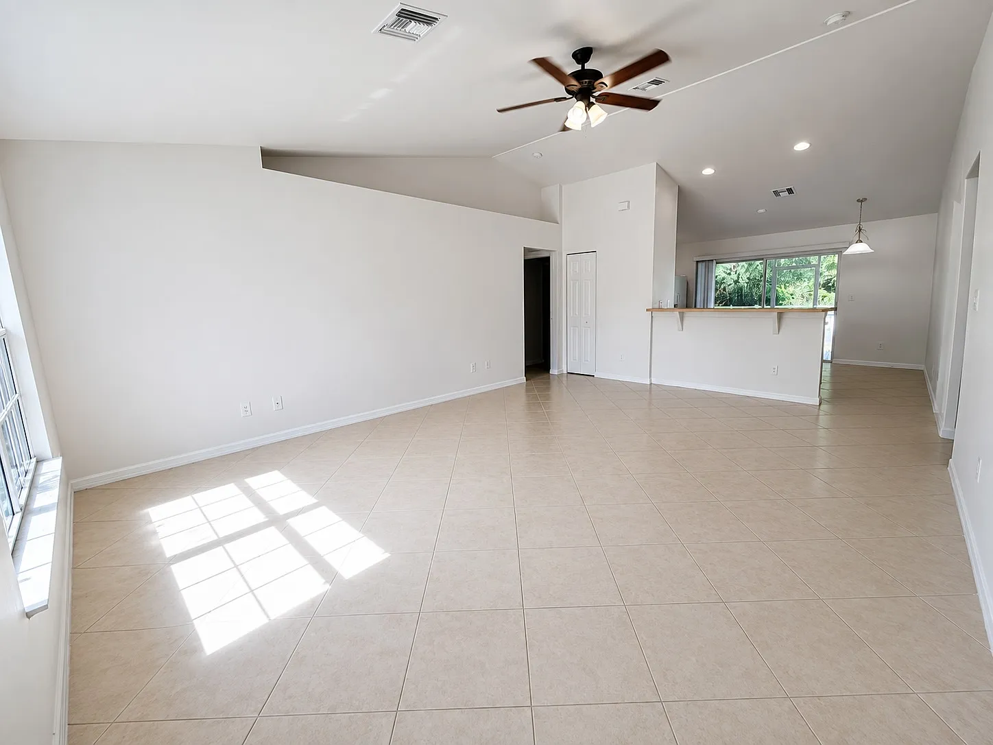 3 bed, 1442 sqft, $1,900 — Photo 3