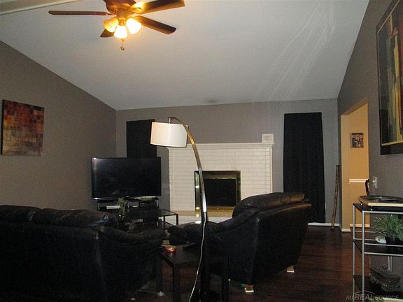 5th image of 46381 Breckenridge Dr