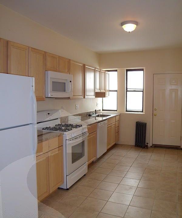 1st image of 217 Highland Ave #1
