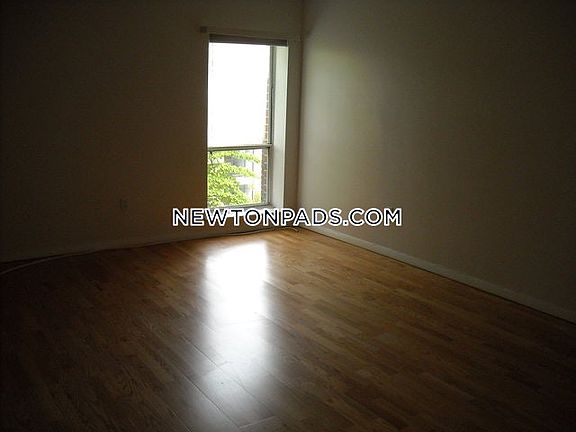5th image of 50-56 Broadlawn Park #512