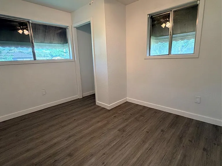 2426 Dupont St — Photo 7