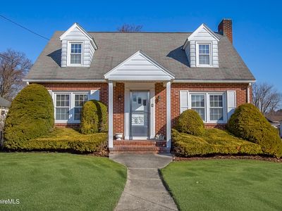 6 Margerie St, Lee, MA, 01238