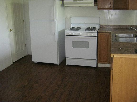2nd image of 109 Falconer St #1