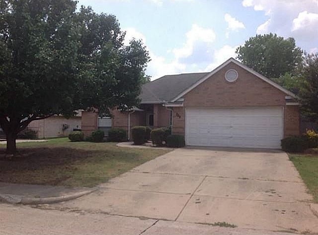 1st image of 702 Queens Dr