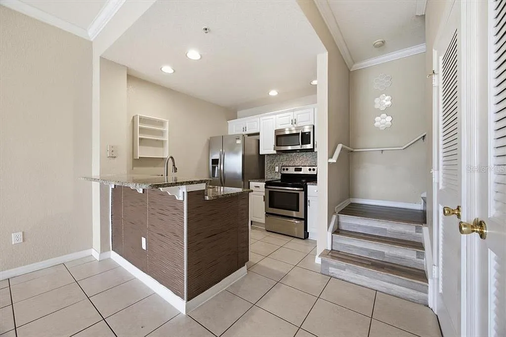 3 bed, 2.0 bath, 1296 sqft, $1,699 — Photo 3