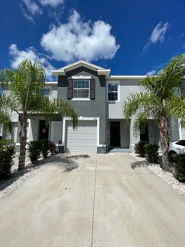 3 bed, 2.5 bath, 1673 sqft, $2,099 — Photo 2
