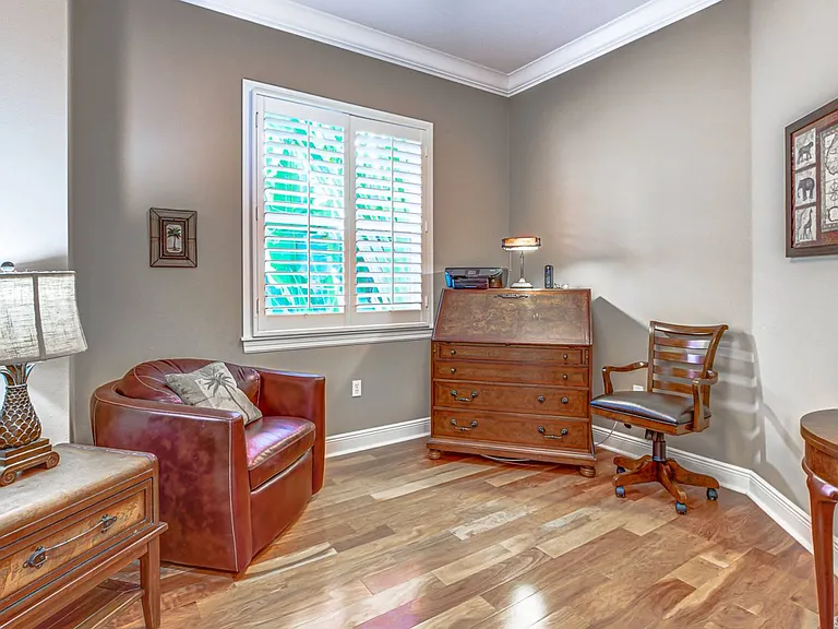 454 Island Cir — Photo 15