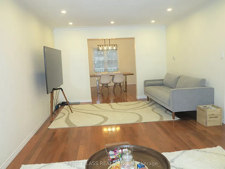 4 Meridene Cres E — Photo 3