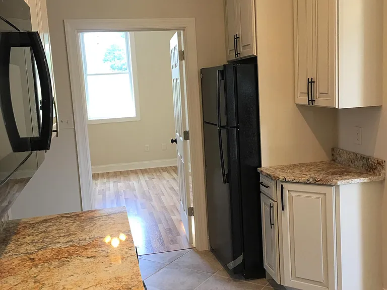 262 S Winebiddle St #6 — Photo 16