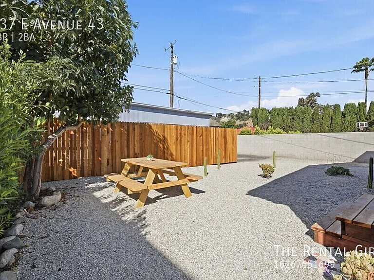 137 E Avenue 43 — Photo 28