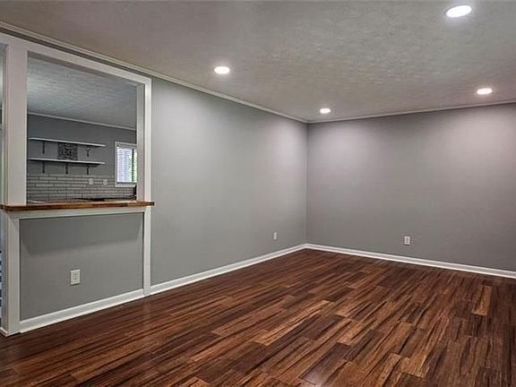 2nd image of 1096 Deleon Ct