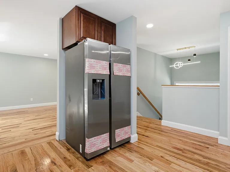 470 Oakville Ave — Photo 20