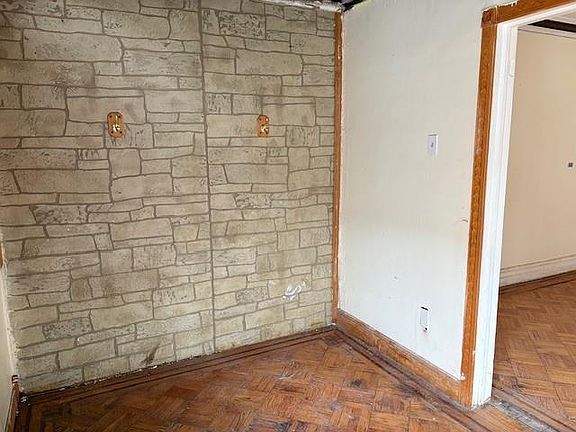 3rd image of 1130 E 42nd St