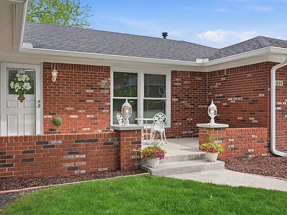 3rd image of 820 Yosemite Dr