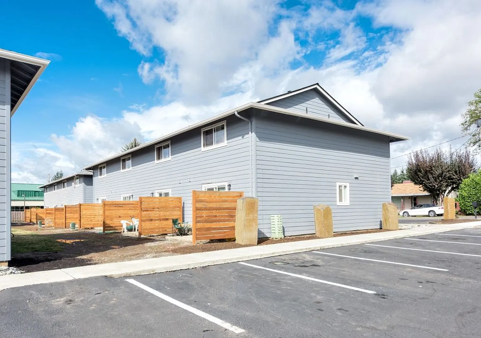 Wellington Court Townhomes — Photo 4