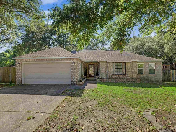 2841 Winners Circle Dr, Navarre, FL 32566