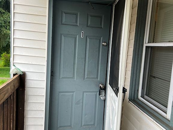 4th image of 35 Wells St #1