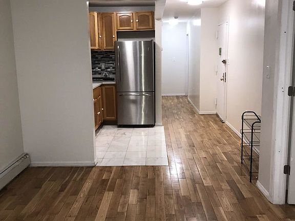 2nd image of 513 Van Buren St APT 3