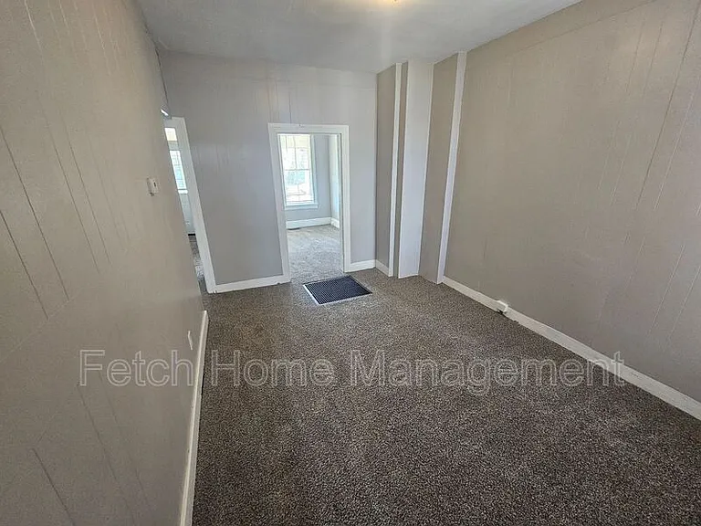 909 E Princess St — Photo 8