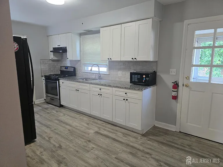 111 Bertram Ave — Photo 6
