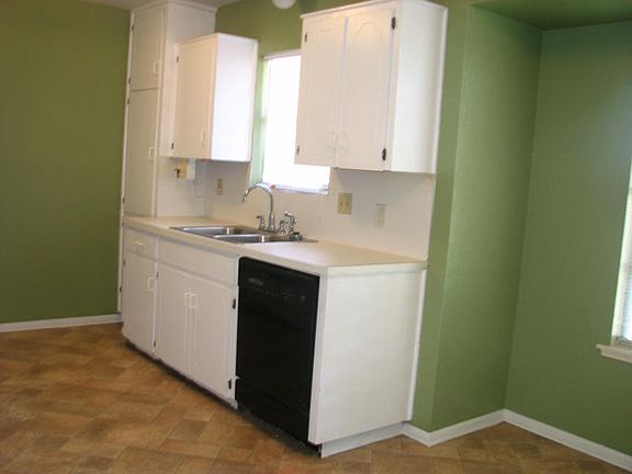 4th image of 2230 Dorchester Dr