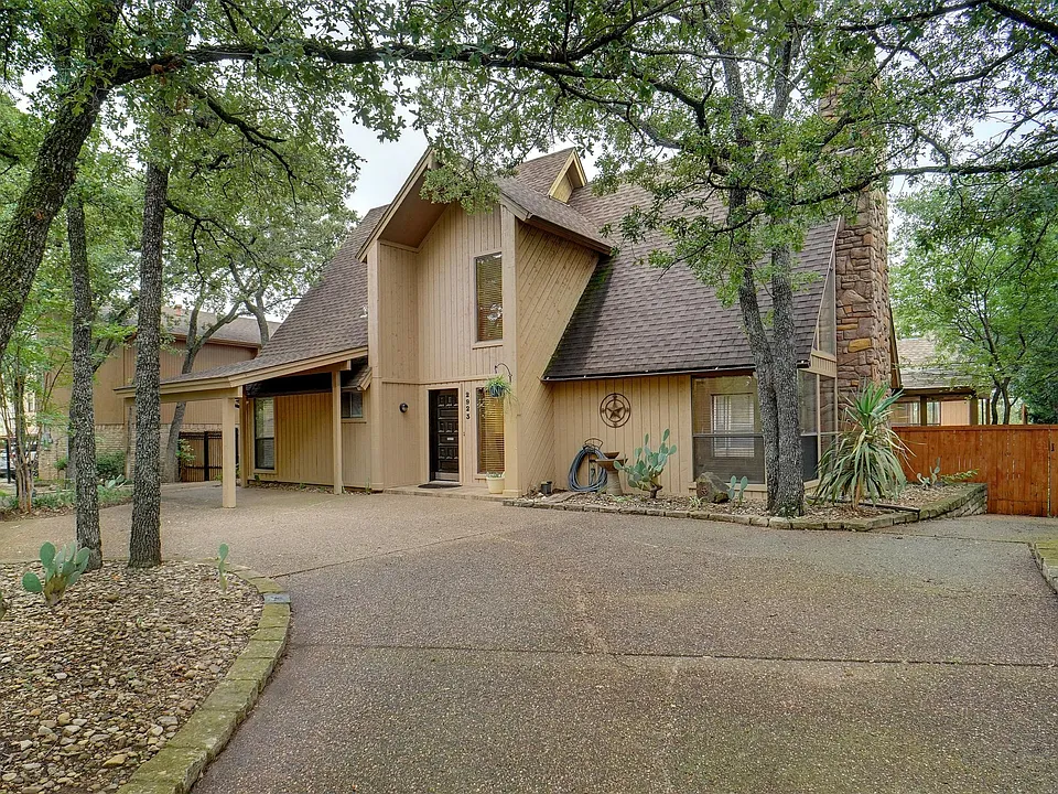 2923 Peninsula Dr