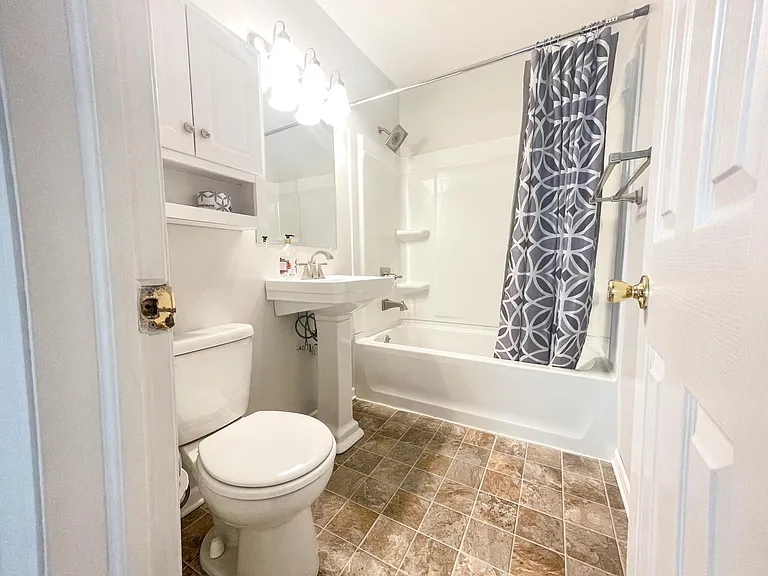 405 Hawthorne St — Photo 8