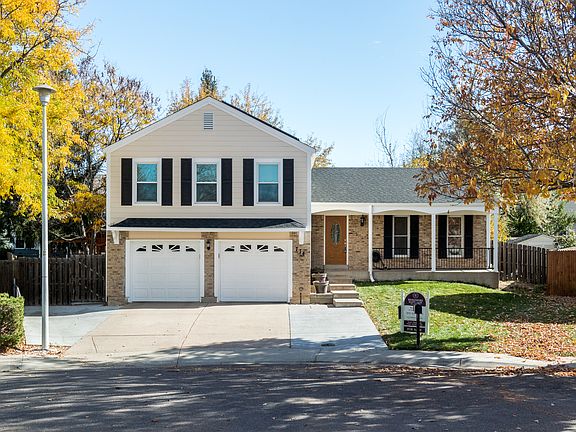 Fence gate for extra parking
