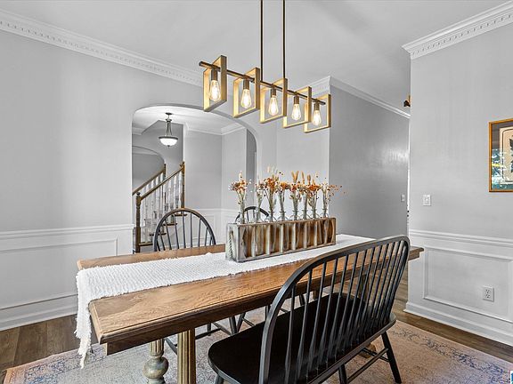 4th image of 1613 Oak Park Ln