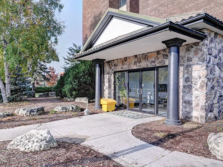 85 Willow Rd — Photo 4