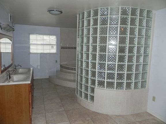 5th image of 1118 Ortega Cir
