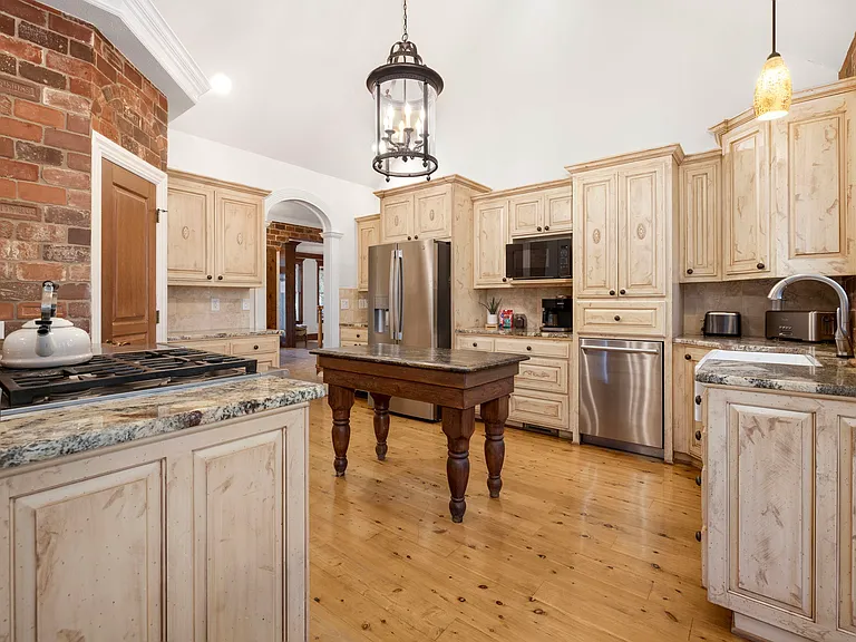 2017 NW Desoto Dr — Photo 3