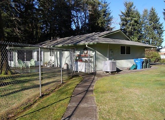 2nd image of 9601 Berkshire Ct SE