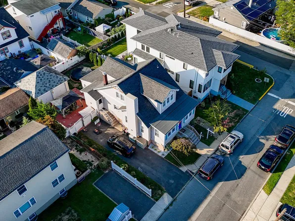 1041 Stonewall Lane image 5 of 48