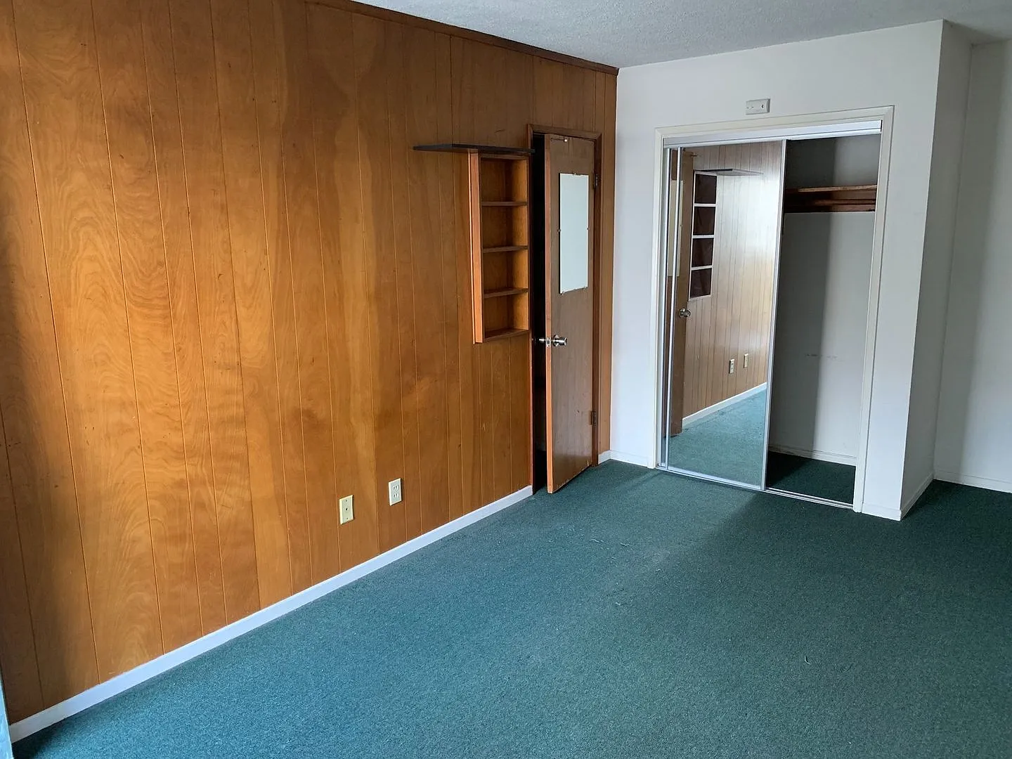 Perfect Mission Beach Studio Apartment W/ Parking! Only $1,595/Month! — Photo 4