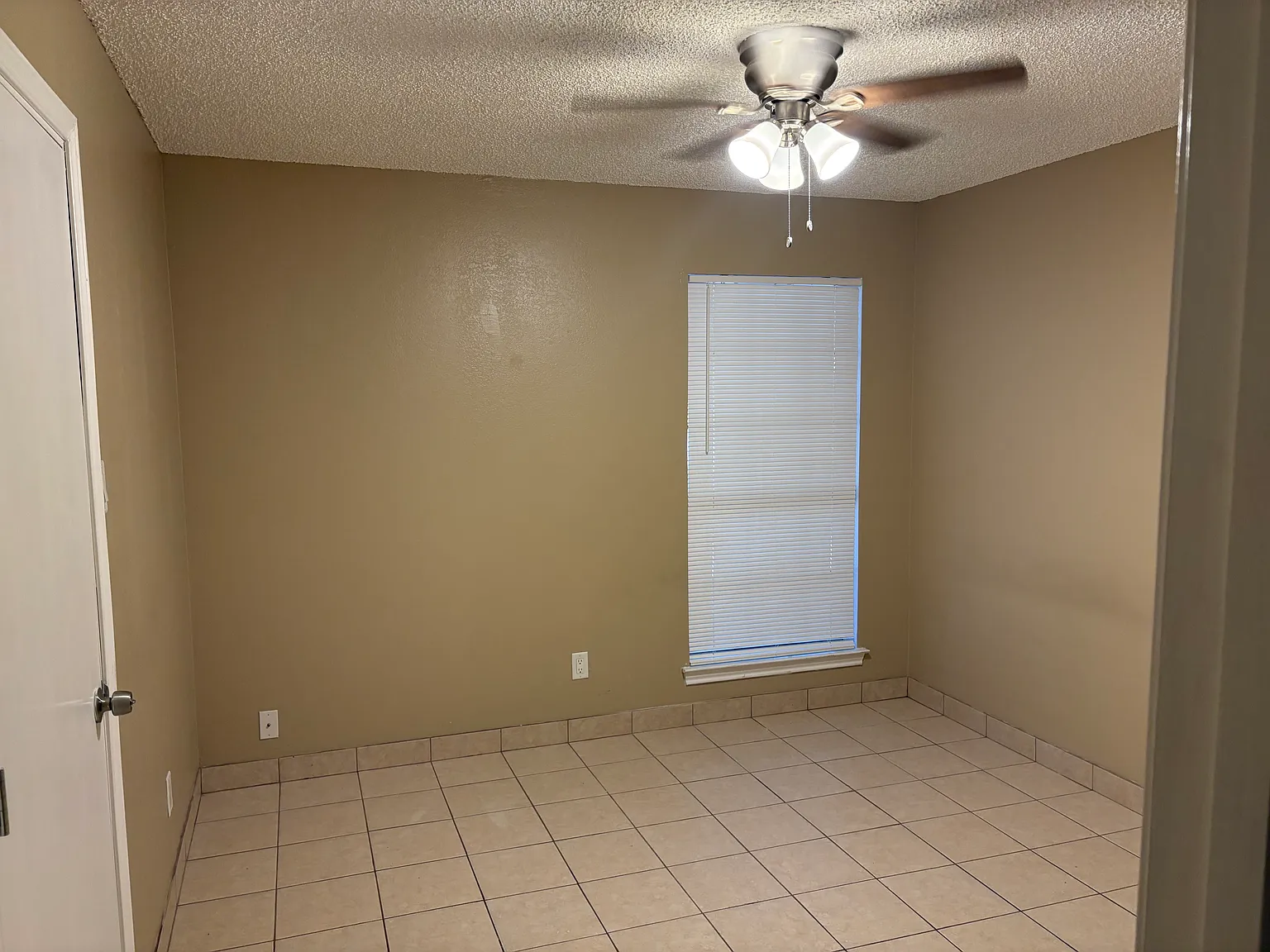 716 Long Ct — Photo 3