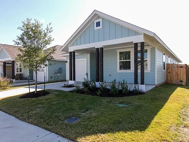 240 La Escalera Dr — Photo 2