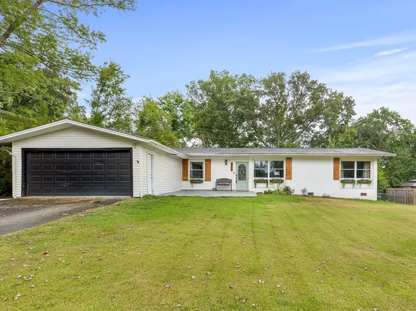2413 Hunt Heights Dr, Soddy Daisy, TN 37379