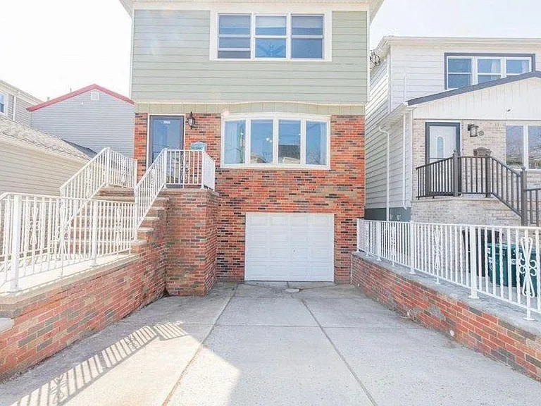 108 Evergreen St #2 — Photo 1