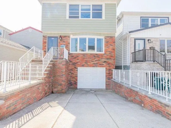 108 Evergreen Street image 1 of 6