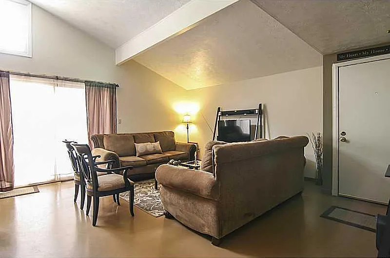 2 bed, 1004 sqft, $1,400 — Photo 2