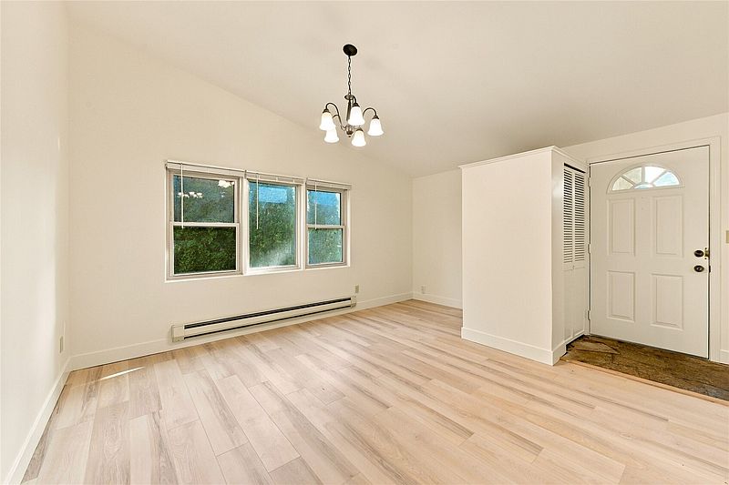 4th image of 2212 NE 170th Street